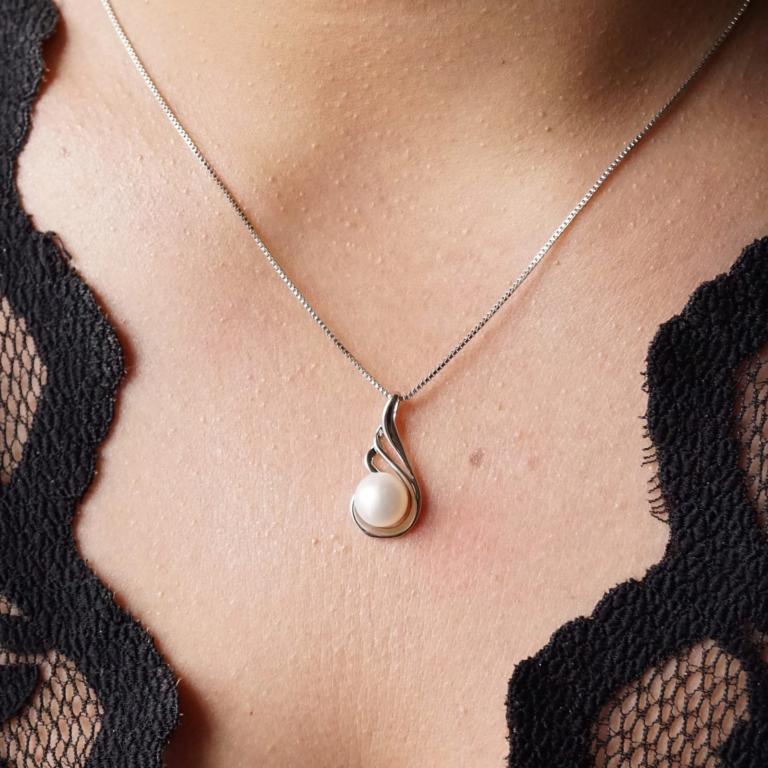 Iris X -  Single Freshwater Pearl Silver Pendant