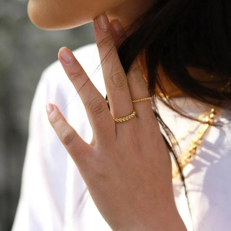 Naomi Thin Twisted Ring